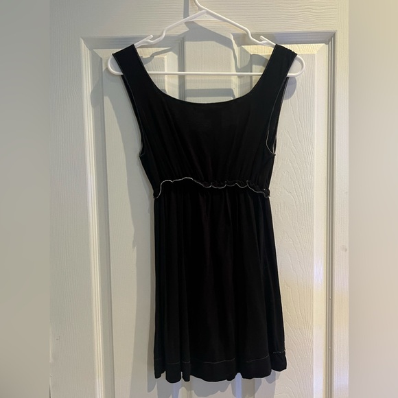 Max Studio stretchy back top with white detailing. - Picture 3 of 4